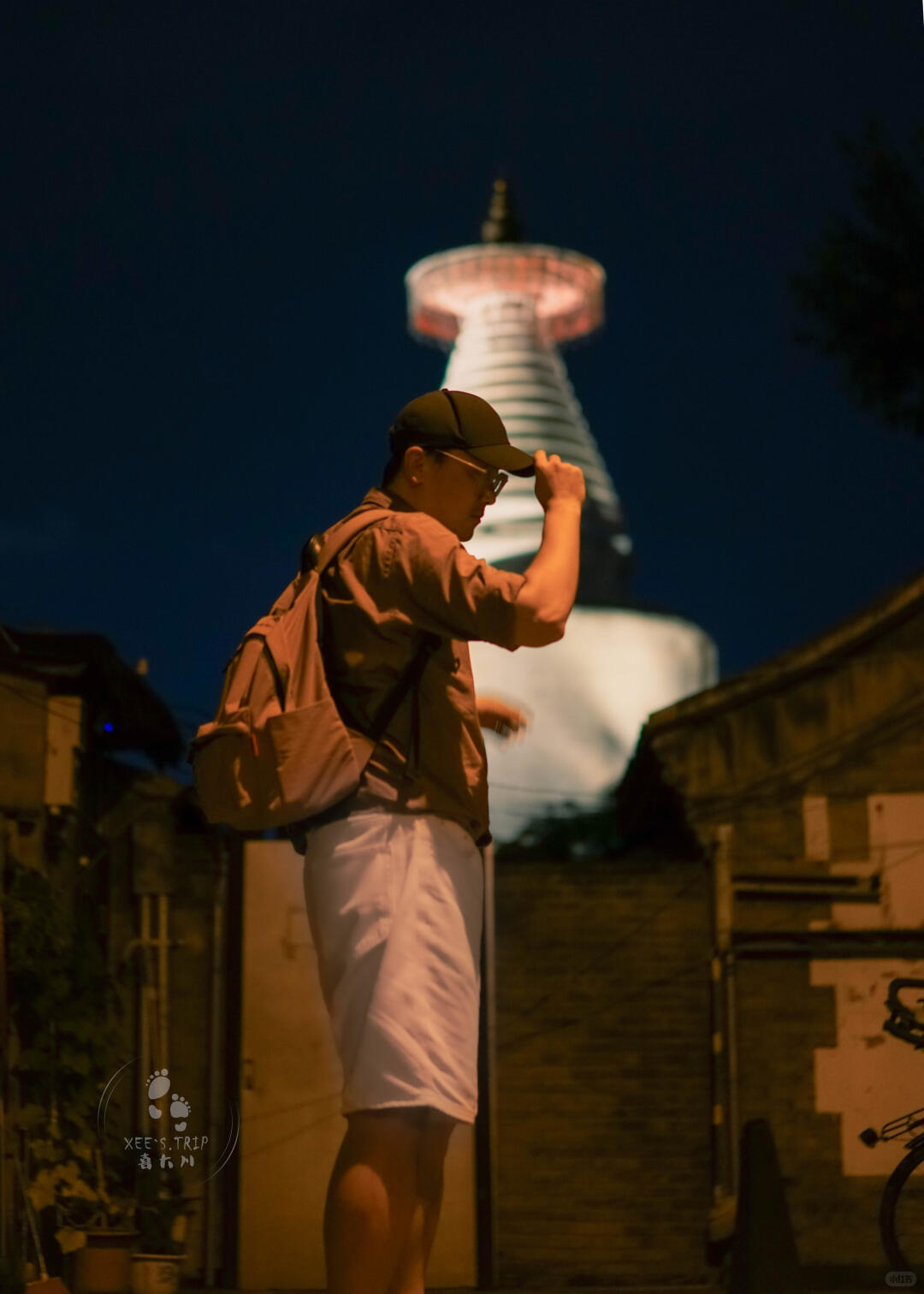 白塔寺 | 夜晚的北京胡同图片 1